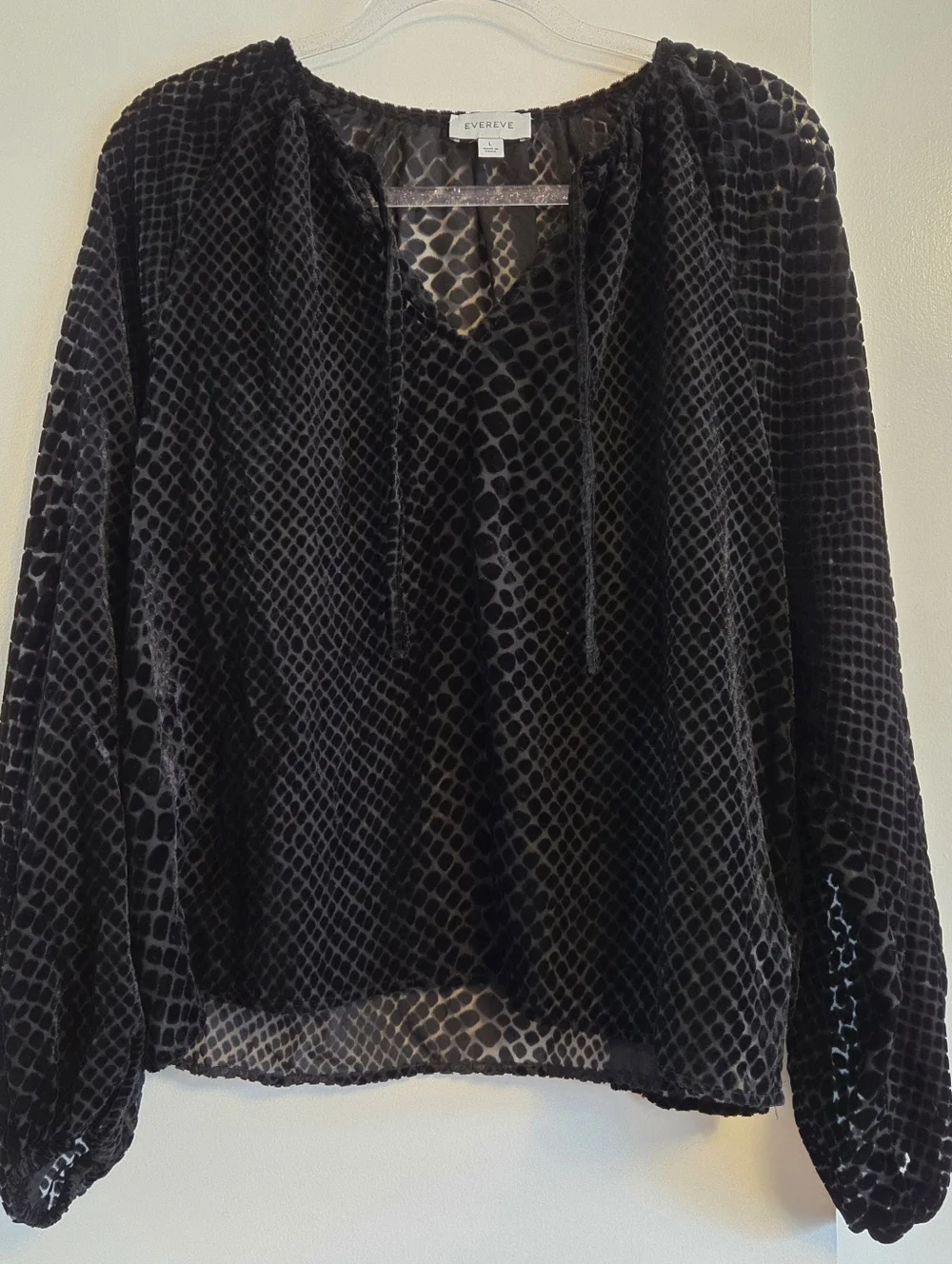 EVEREVE Arlo Black Velvet Burnout Sheer Top V Neckline Large - Picture 2 of 6